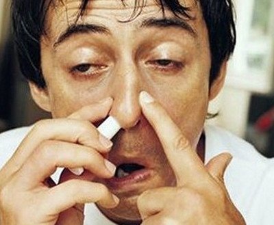 больной вазомоторным ринитом